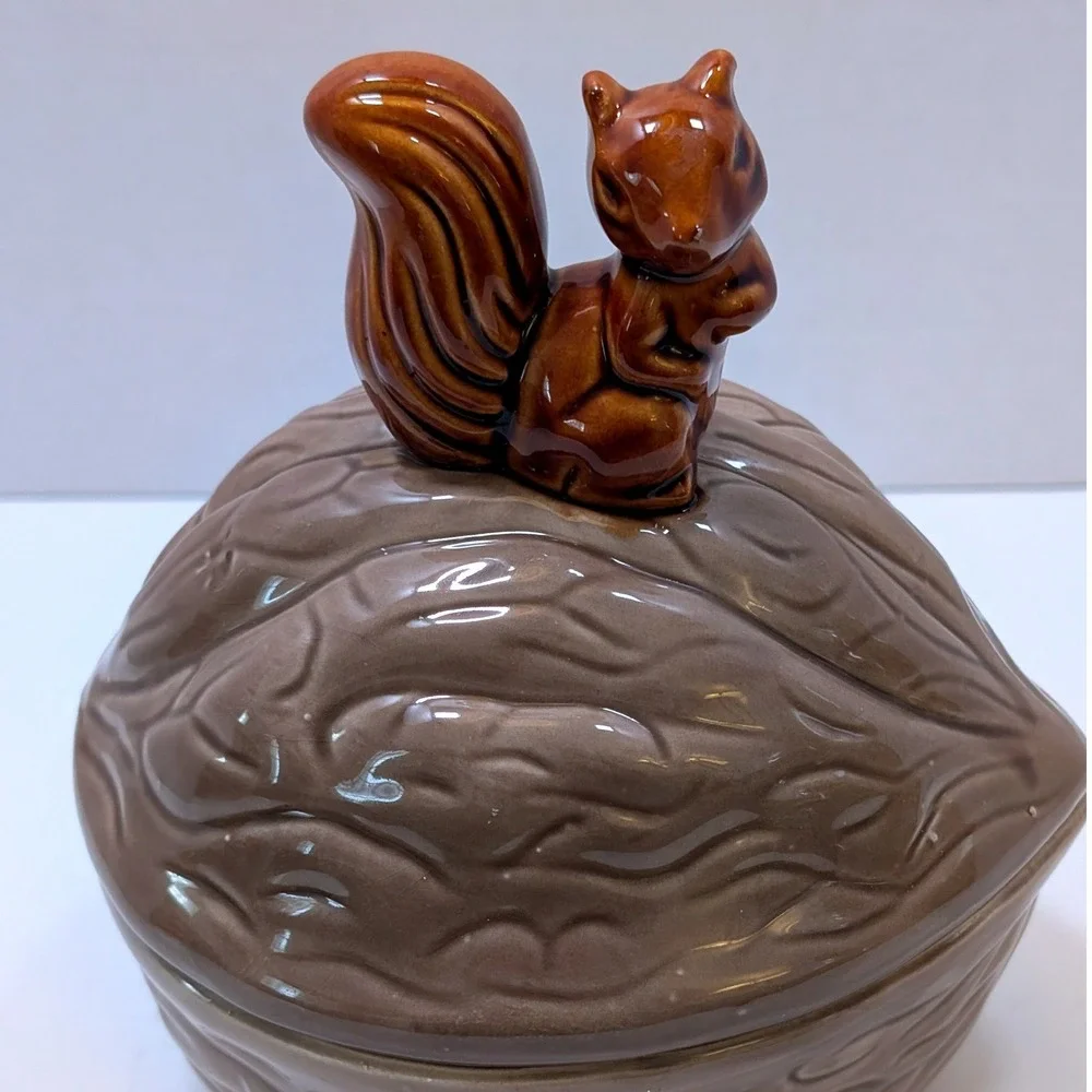 Vtg Ceramic Squirrel on Walnut Lidded Nut Bowl Candy Dish Brown‎ 7in Cottagecore